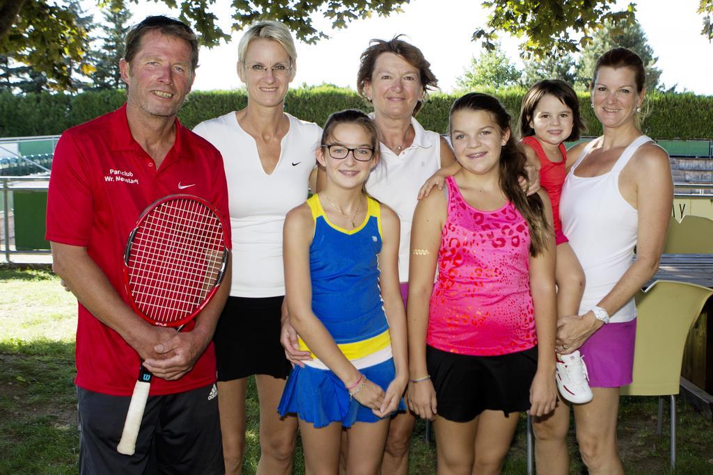 Tennis- Und Freizeitzentrum Neudoerfl Neudorfl Extérieur photo