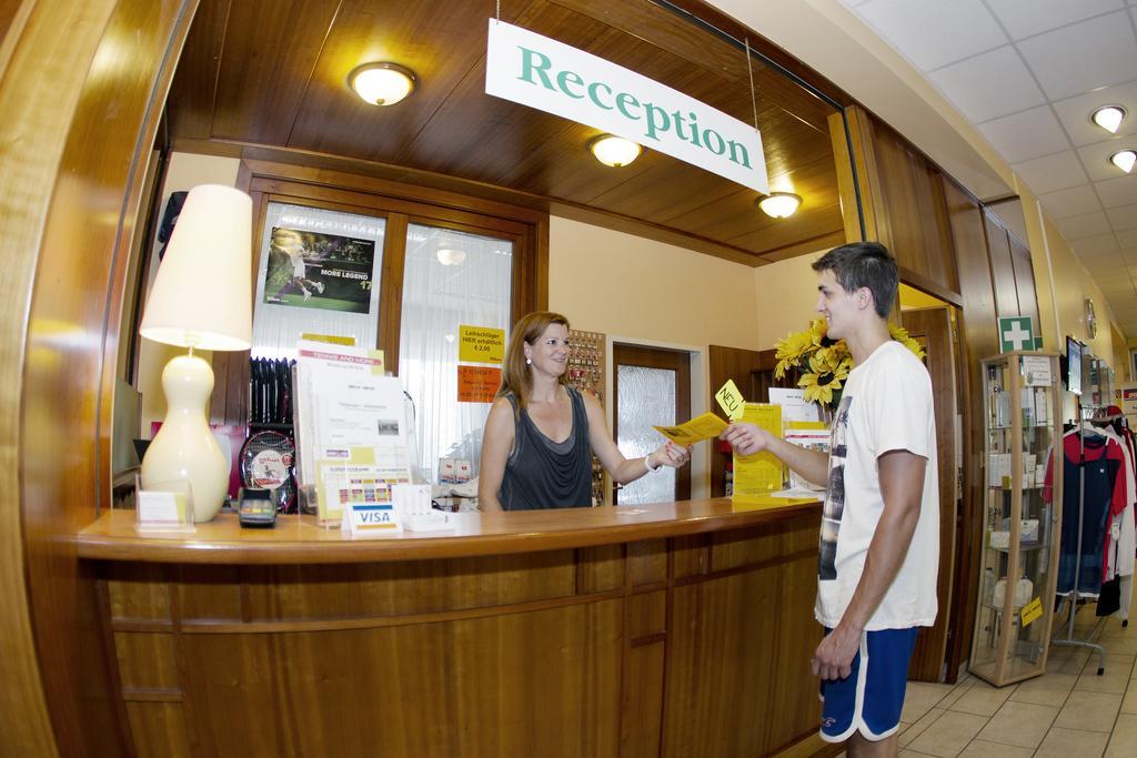 Tennis- Und Freizeitzentrum Neudoerfl Neudorfl Extérieur photo